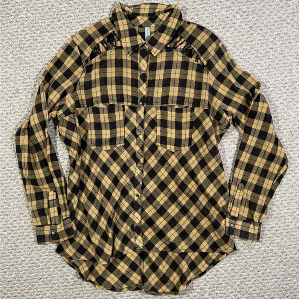 Free people yellow and black button down top leng 27 pit to pit 23